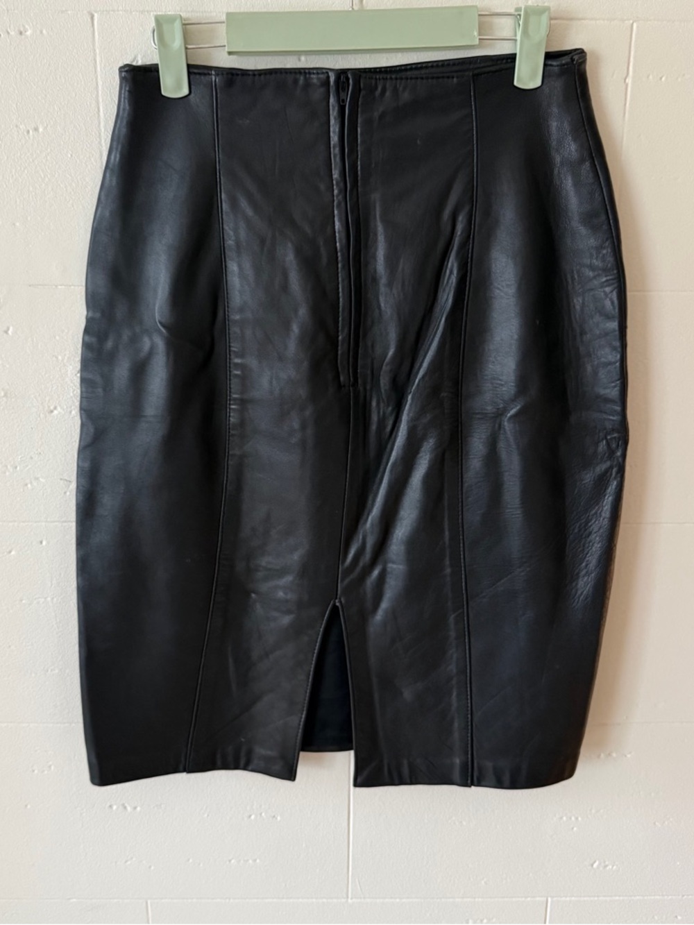 Danier | Classic Black Leather Midi Skirt | Size 8 - Picture 7 of 10